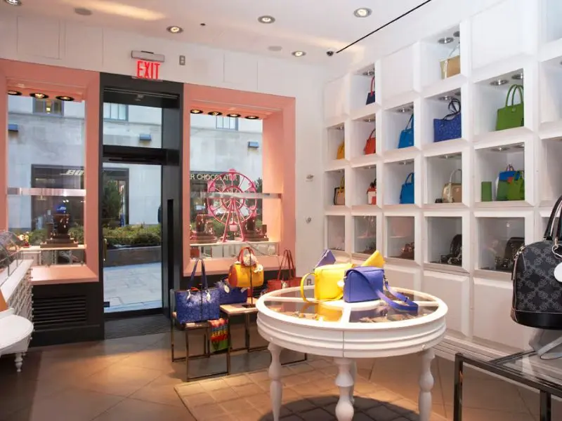 Lạc lối ở Rockefeller Center: Ốc đảo văn h&oacute;a giữa l&ograve;ng New York 7