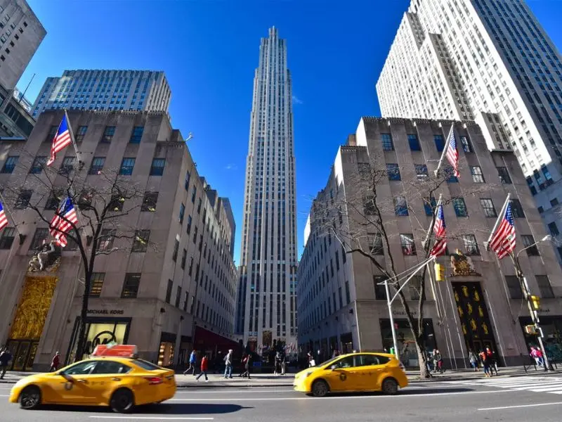 Lạc lối ở Rockefeller Center: Ốc đảo văn h&oacute;a giữa l&ograve;ng New York 2