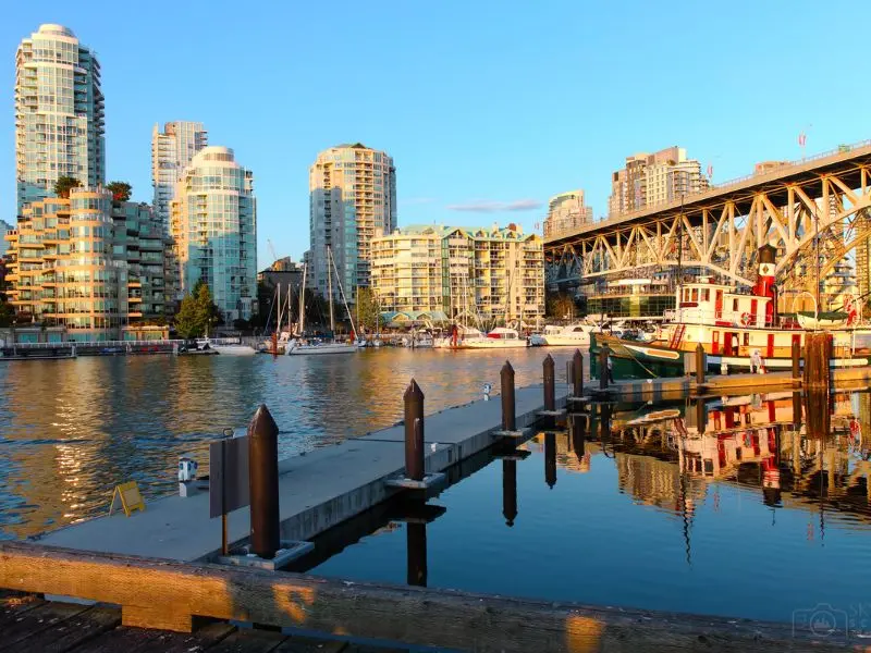 Một ng&agrave;y tr&ecirc;n đảo Granville ở Canada: Những hoạt động kh&ocirc;ng thể bỏ qua 8
