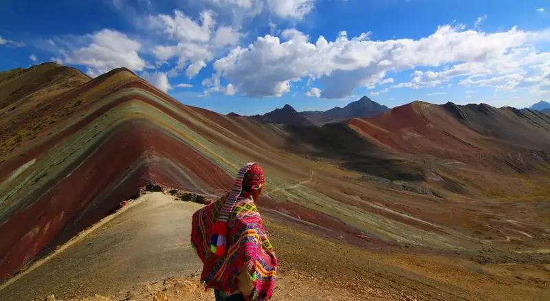 Núi Vinicunca kỳ quan địa chất bảy màu ở Peru 3