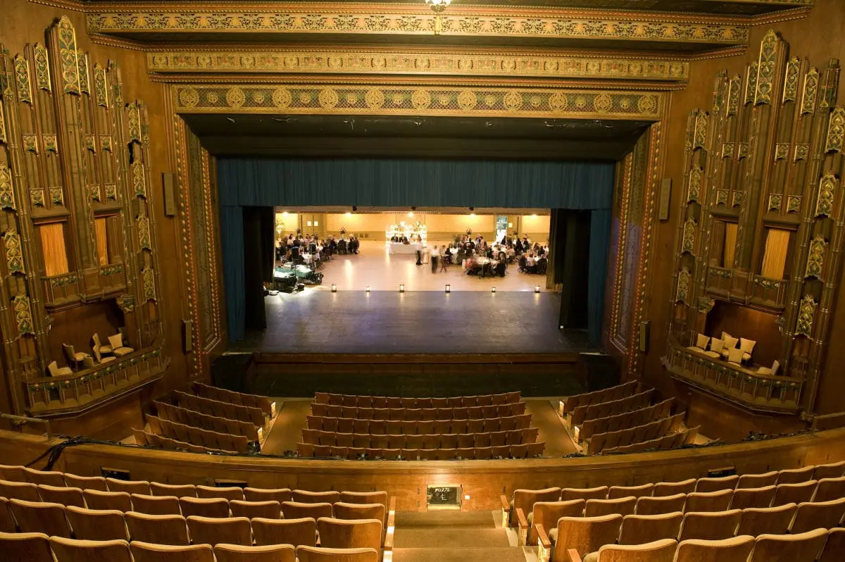 Rực rỡ th&agrave;nh phố điện di sản Scranton tại Pennsylvania 6