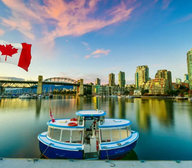 Một ngày trên đảo Granville ở Canada: Những hoạt động không thể bỏ qua