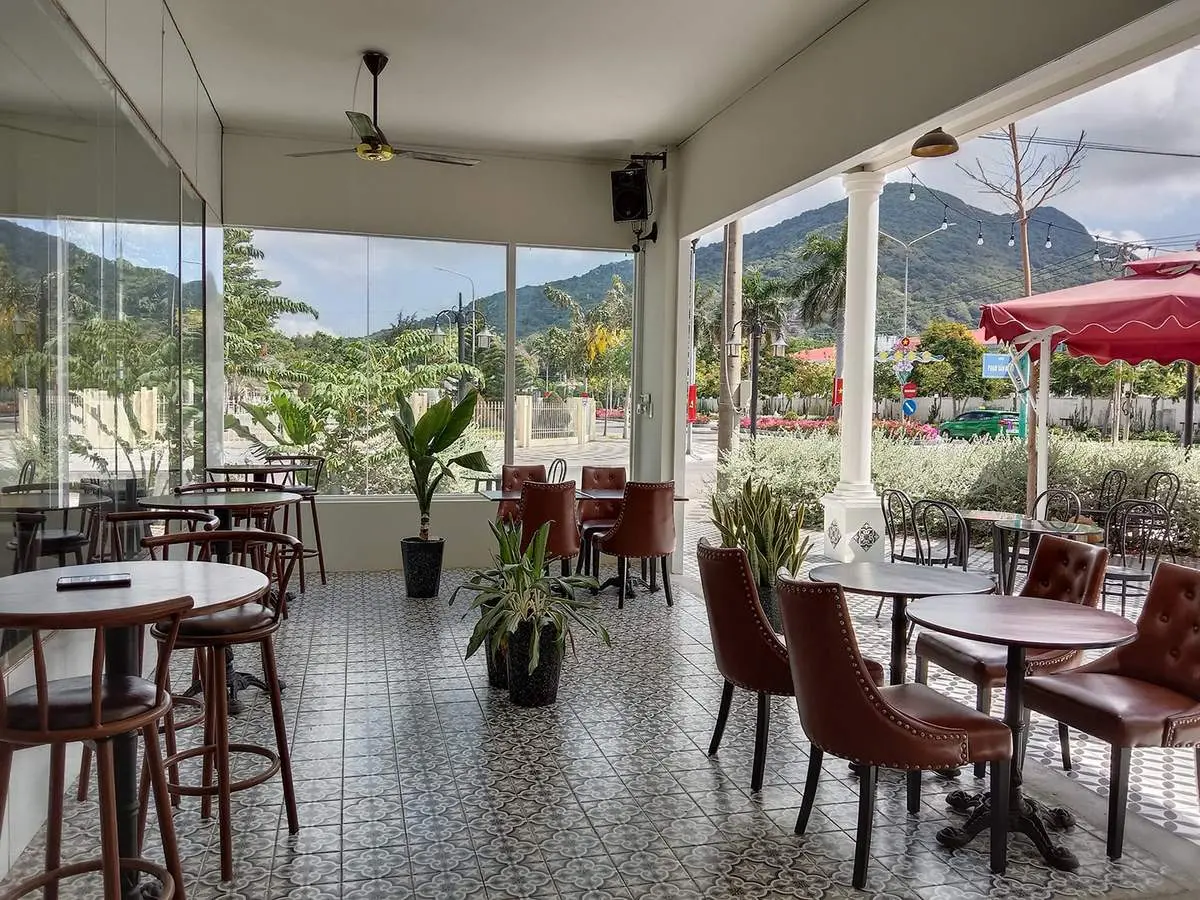 Đến với Kwai's Bistro Con Dao để chill trong kh&ocirc;ng gian ấm c&uacute;ng v&agrave; lung linh 4