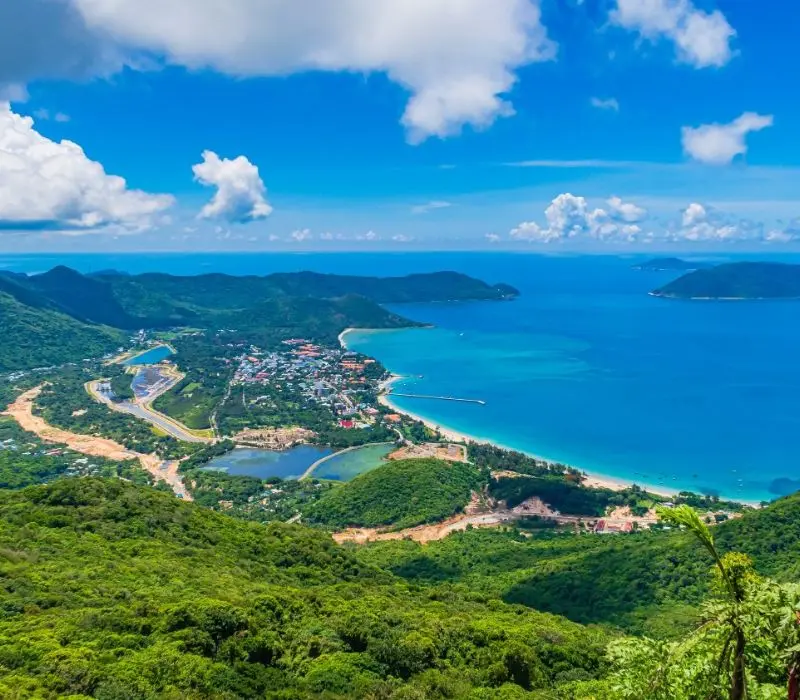 C&ocirc;n Đảo c&oacute; g&igrave; chơi? Kh&aacute;m ph&aacute; 23 điểm đến th&uacute; vị của đảo ngọc 23