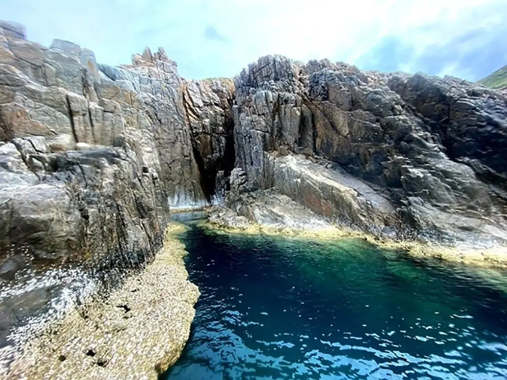 Kh&aacute;m ph&aacute; bể bơi tự nhi&ecirc;n ở C&ocirc;n Đảo đẹp tựa trời &Acirc;u 3