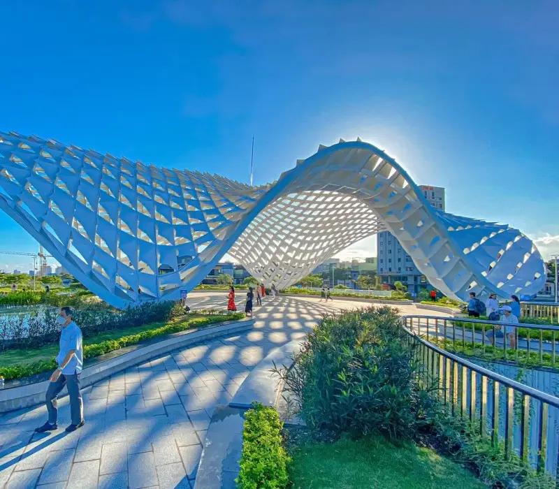 Công viên Apec rạng rỡ với kỳ quan 'Cánh diều bay lên'