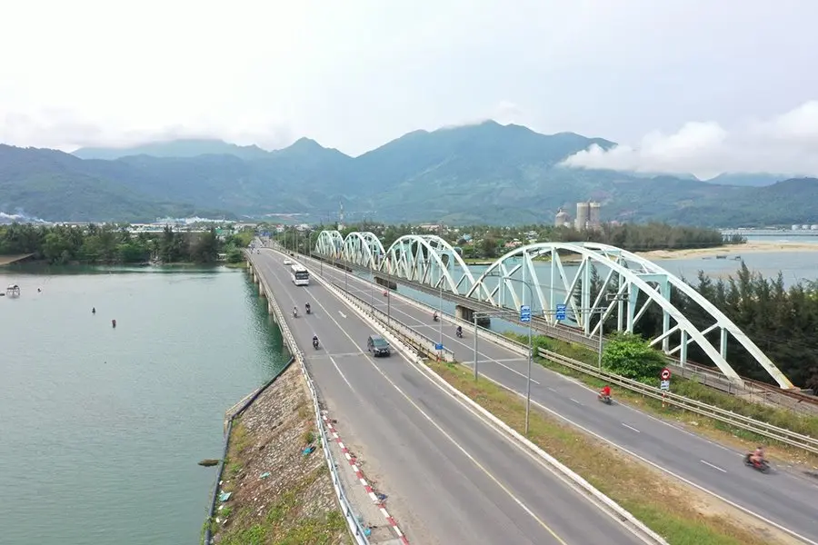 Cầu Nam &Ocirc; Đ&agrave; Nẵng, nơi nối liền những chuyến t&agrave;u Bắc Nam 4