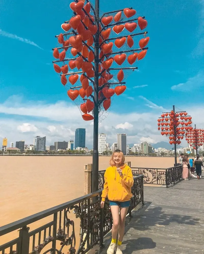 Check-in Cầu T&igrave;nh Y&ecirc;u Đ&agrave; Nẵng: Nơi kh&oacute;a lại khoảnh khắc y&ecirc;u thương 8