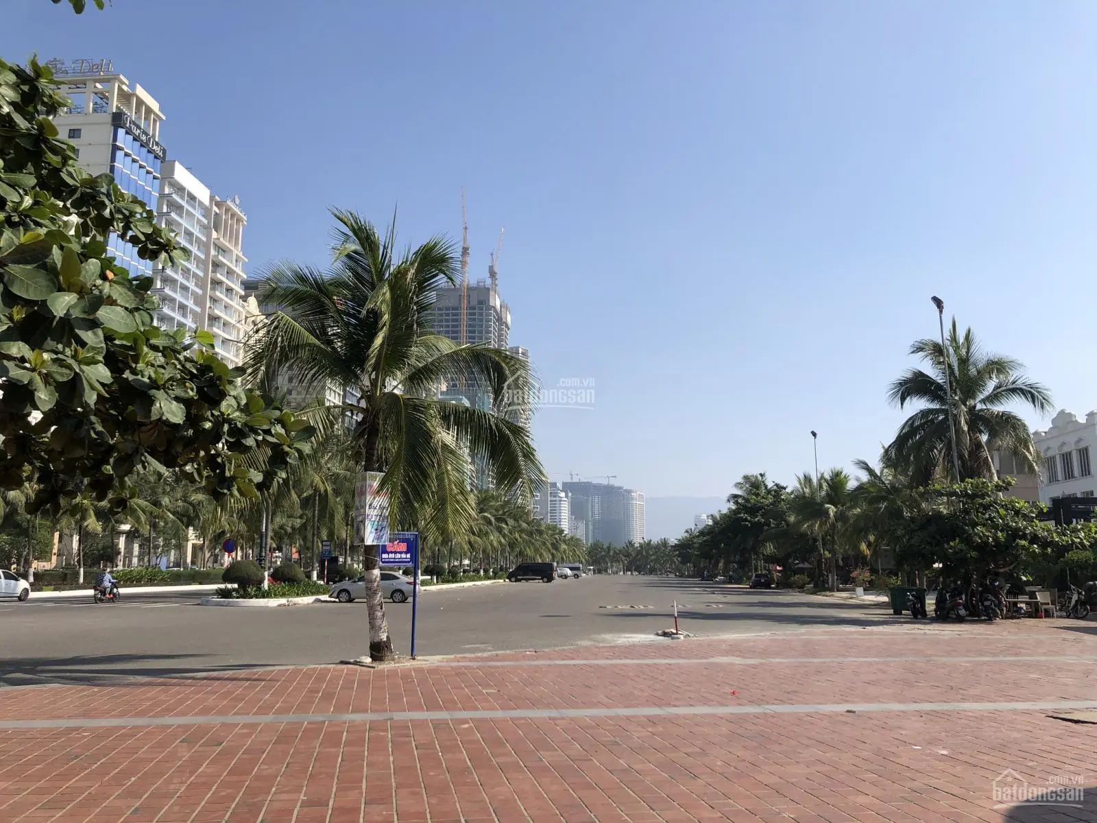 Check-in ngay c&ocirc;ng vi&ecirc;n biển Đ&ocirc;ng nằm cạnh b&atilde;i biển Mỹ Kh&ecirc; v&ocirc; c&ugrave;ng xinh đẹp 2