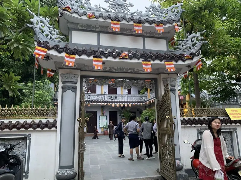 Ch&ugrave;a B&aacute;t Nh&atilde;, chốn cầu an thanh b&igrave;nh giữa l&ograve;ng Đ&agrave; th&agrave;nh 5