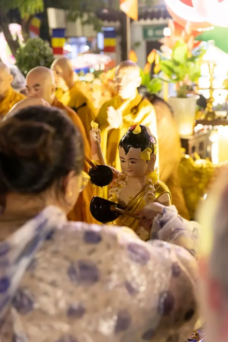 Ch&ugrave;a B&aacute;t Nh&atilde;, chốn cầu an thanh b&igrave;nh giữa l&ograve;ng Đ&agrave; th&agrave;nh 8