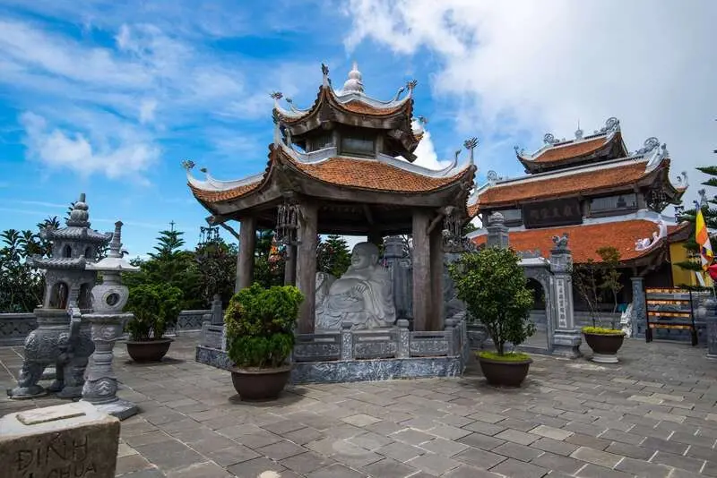Đền B&agrave; Ch&uacute;a Thượng Ng&agrave;n chốn linh thi&ecirc;ng tr&ecirc;n đỉnh n&uacute;i Ch&uacute;a 2