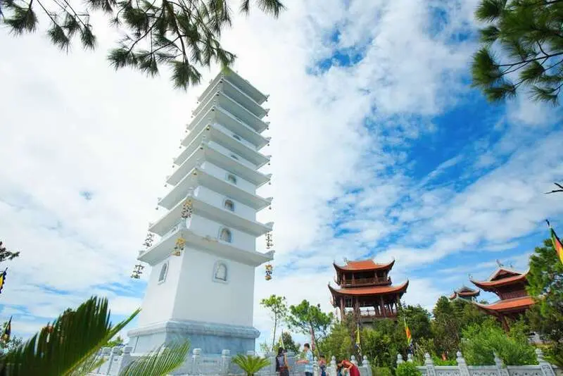 Đền B&agrave; Ch&uacute;a Thượng Ng&agrave;n chốn linh thi&ecirc;ng tr&ecirc;n đỉnh n&uacute;i Ch&uacute;a 8