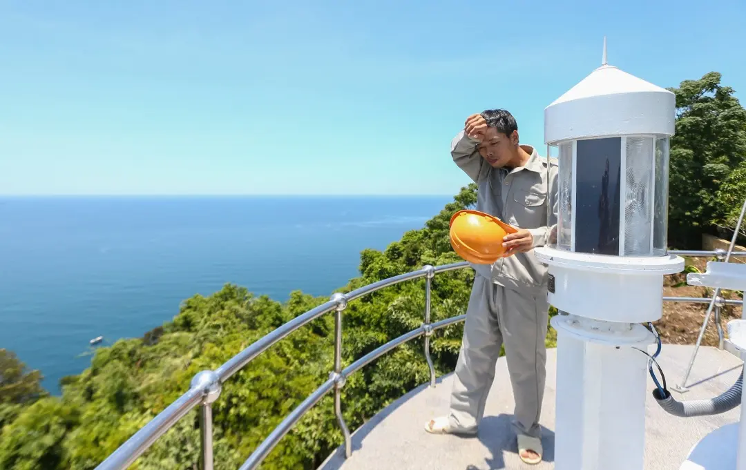 Kh&aacute;m ph&aacute; ngọn hải đăng Ti&ecirc;n Sa người g&aacute;c đ&ecirc;m cho t&agrave;u thuyền ra khơi 10