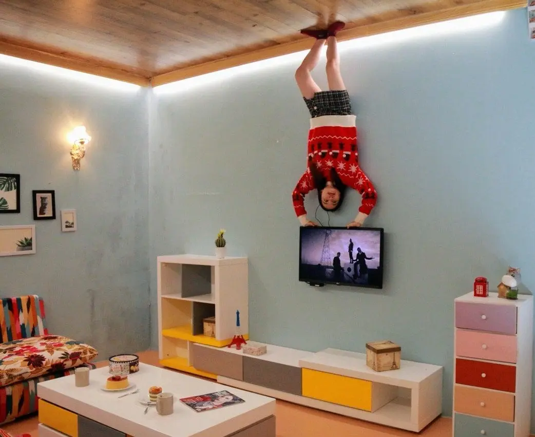 Quẩy banh n&oacute;c tại nh&agrave; đảo ngược, Upside down World Đ&agrave; Nẵng 2
