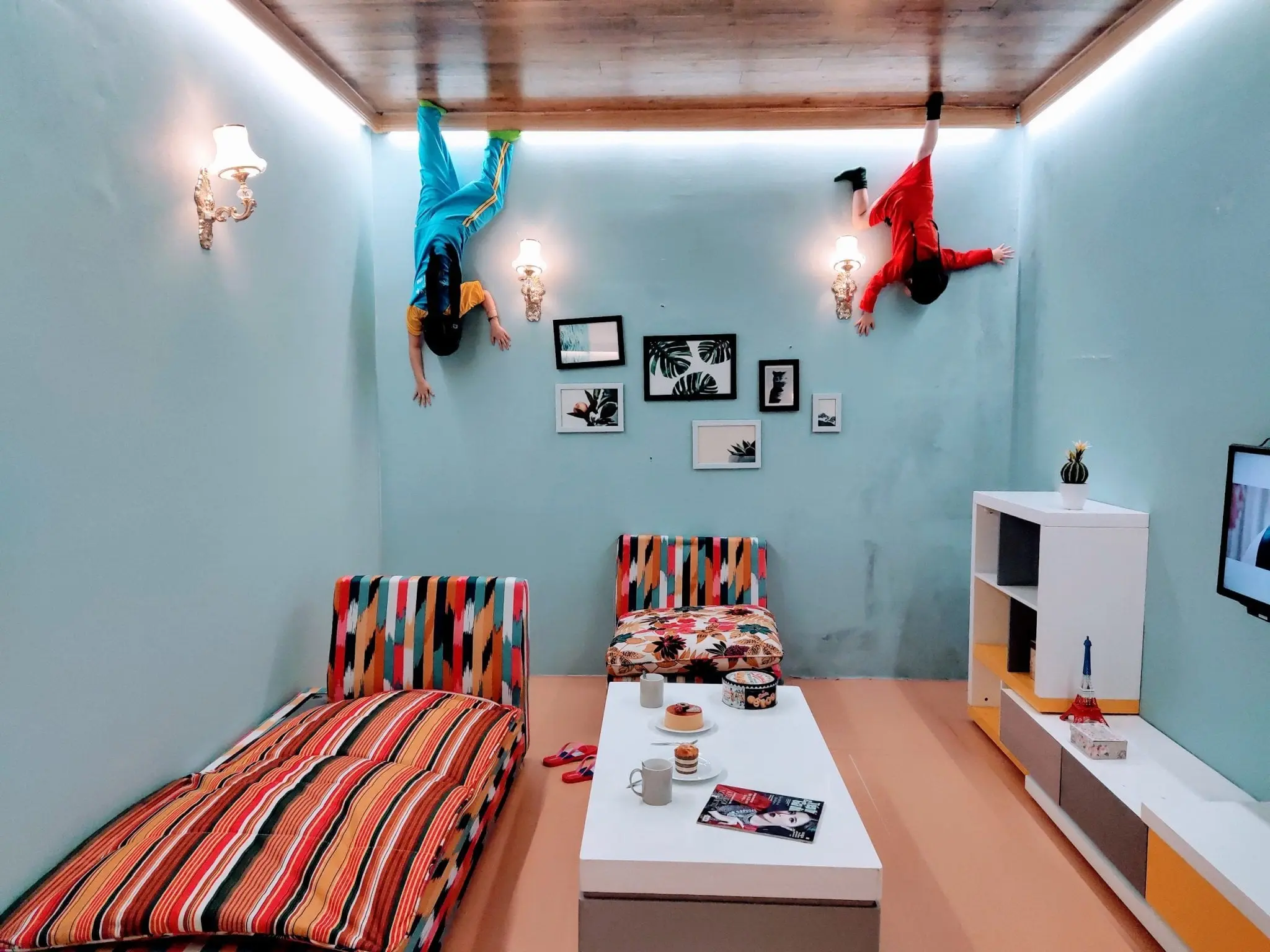 Quẩy banh n&oacute;c tại nh&agrave; đảo ngược, Upside down World Đ&agrave; Nẵng 13