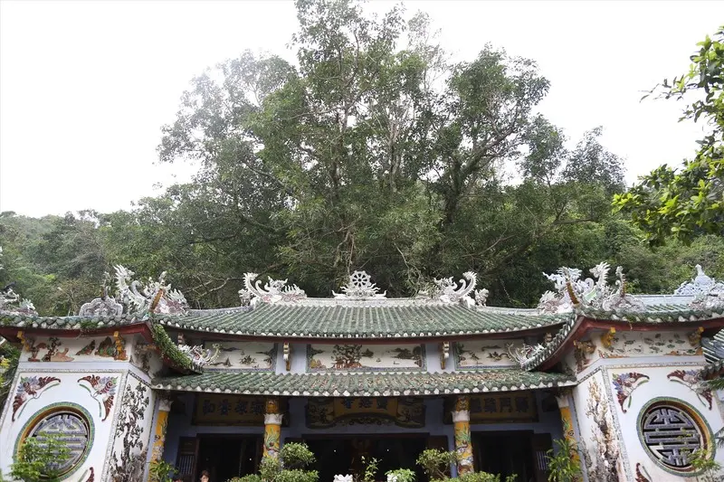 Thăm ch&ugrave;a Linh Ứng Ngũ H&agrave;nh Sơn cổ nhất &ldquo;Tam Linh Ứng Tự&rdquo; 12