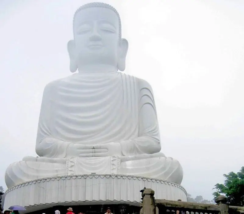 Top 14 ng&ocirc;i ch&ugrave;a Đ&agrave; Nẵng, c&otilde;i Phật linh thi&ecirc;ng giữa phố biển 3