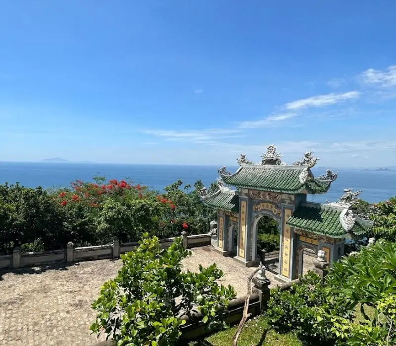 Top 14 ng&ocirc;i ch&ugrave;a Đ&agrave; Nẵng, c&otilde;i Phật linh thi&ecirc;ng giữa phố biển 6