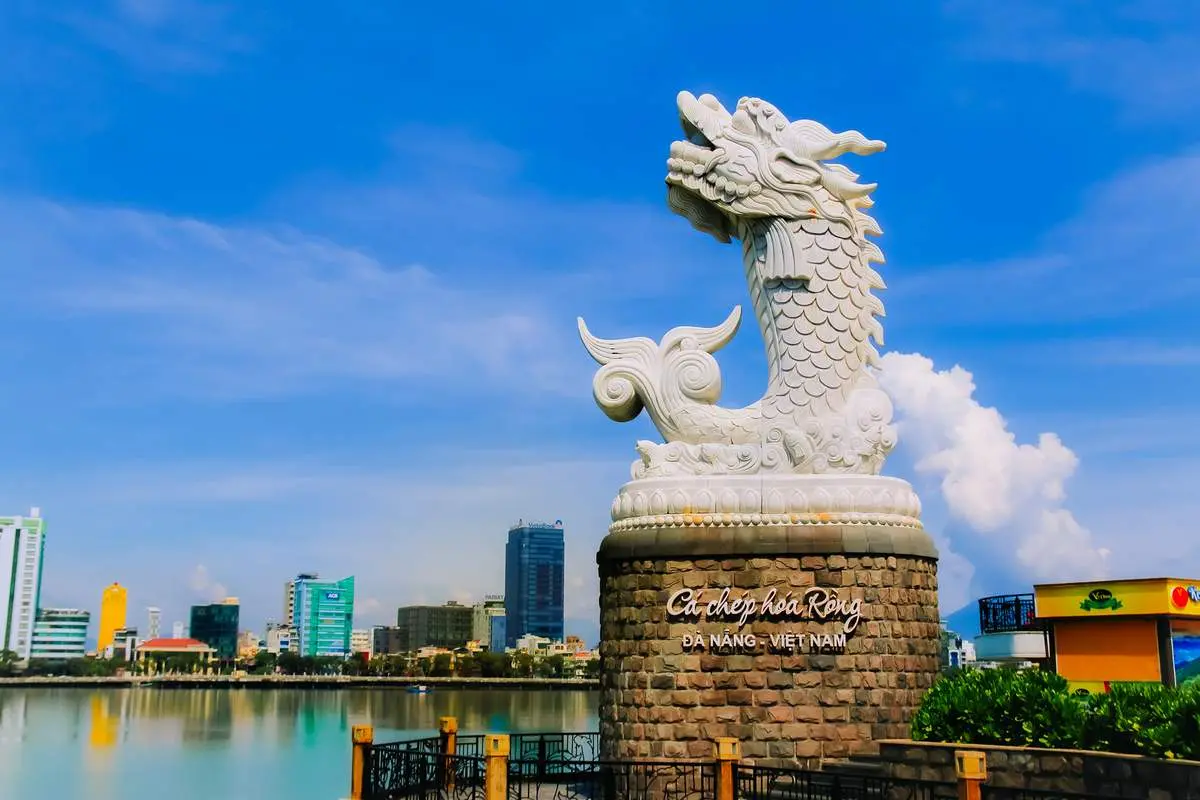 Tượng c&aacute; ch&eacute;p h&oacute;a Rồng Đ&agrave; Nẵng - Biểu tượng của khao kh&aacute;t phồn vinh 3