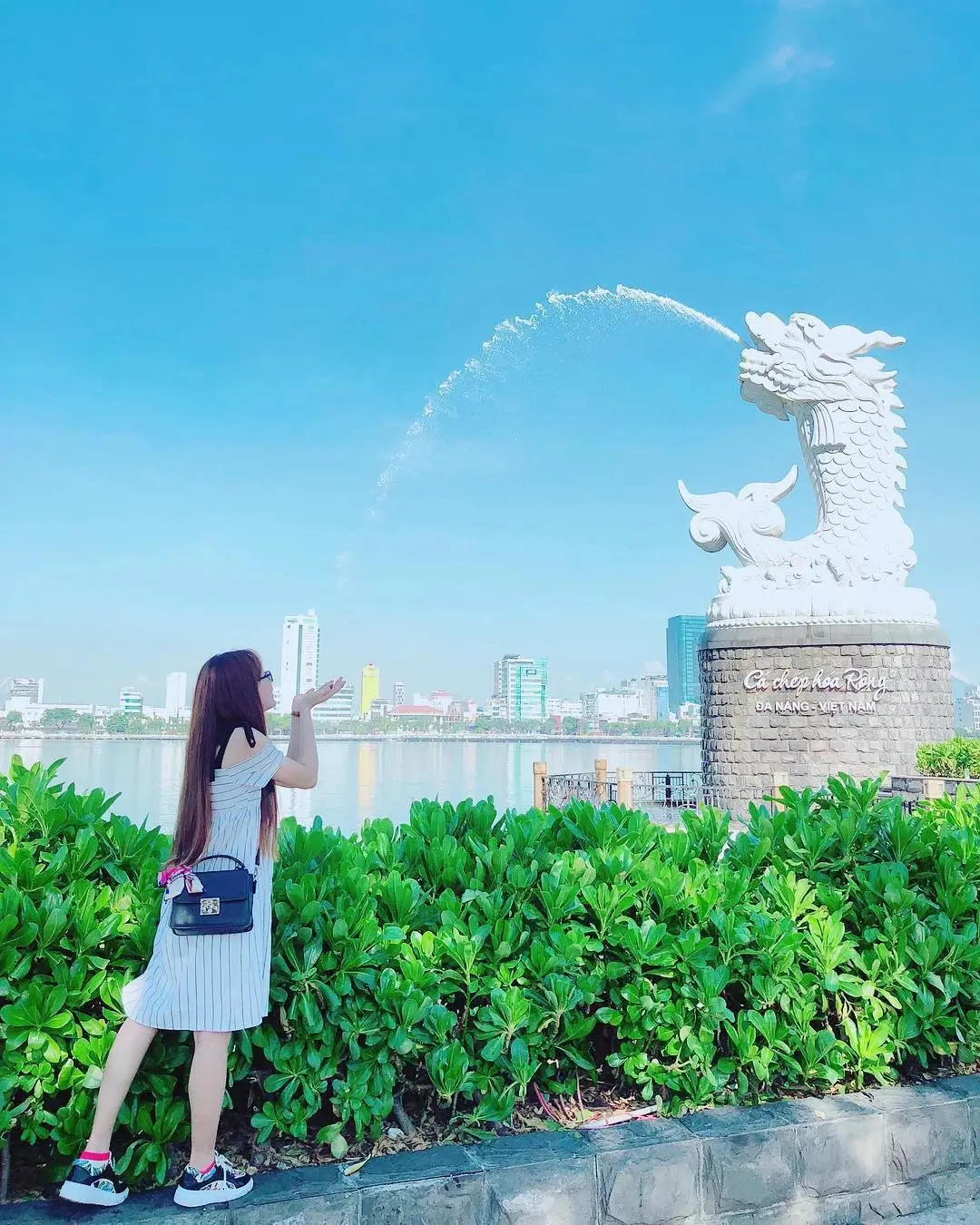Tượng c&aacute; ch&eacute;p h&oacute;a Rồng Đ&agrave; Nẵng - Biểu tượng của khao kh&aacute;t phồn vinh 5