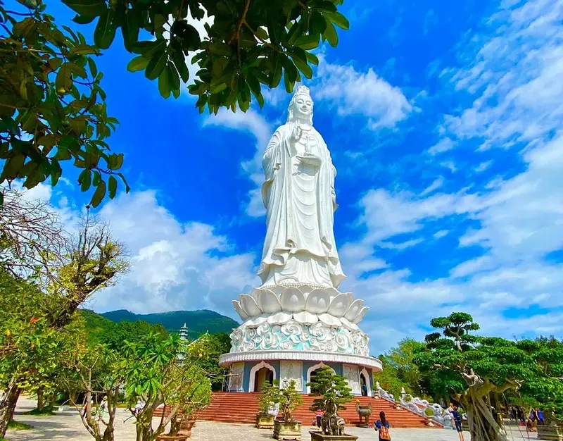 V&atilde;n cảnh 3 ng&ocirc;i ch&ugrave;a Linh Ứng Đ&agrave; Nẵng - Tam gi&aacute;c t&acirc;m linh của phố biển 4