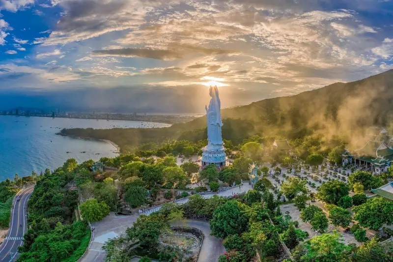V&atilde;n cảnh 3 ng&ocirc;i ch&ugrave;a Linh Ứng Đ&agrave; Nẵng - Tam gi&aacute;c t&acirc;m linh của phố biển 2