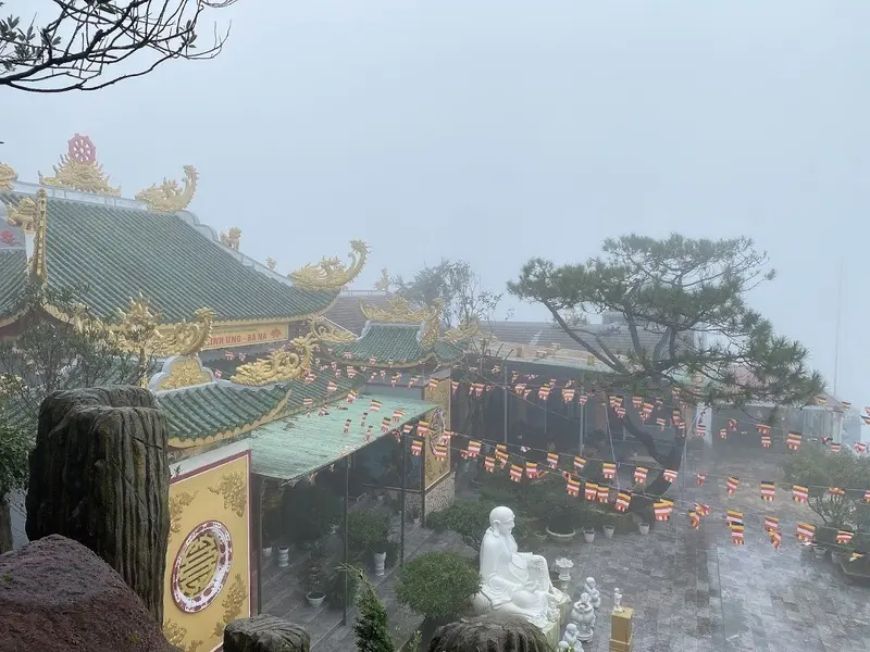 V&atilde;n cảnh 3 ng&ocirc;i ch&ugrave;a Linh Ứng Đ&agrave; Nẵng - Tam gi&aacute;c t&acirc;m linh của phố biển 10