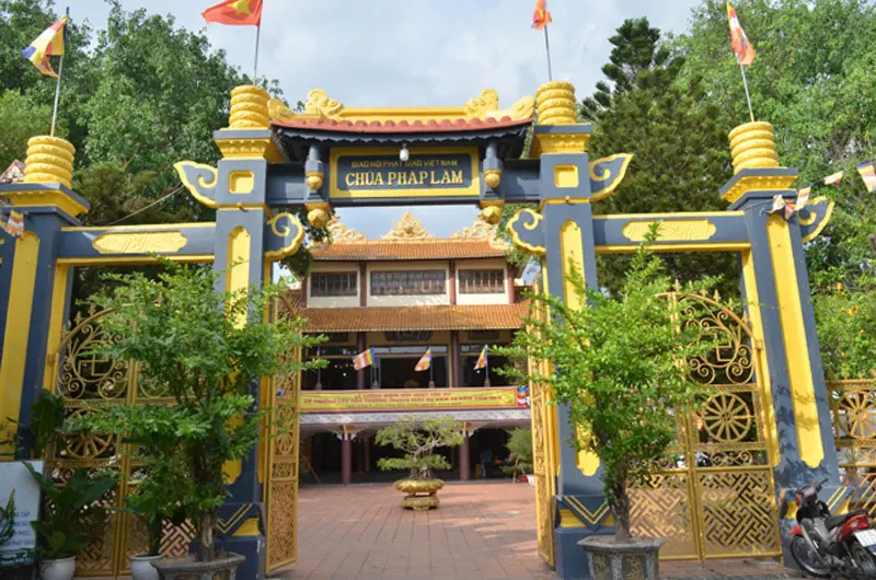 V&atilde;n cảnh ch&ugrave;a Ph&aacute;p L&acirc;m Đ&agrave; Nẵng, kh&ocirc;ng gian linh thi&ecirc;ng v&agrave; cổ k&iacute;nh 2