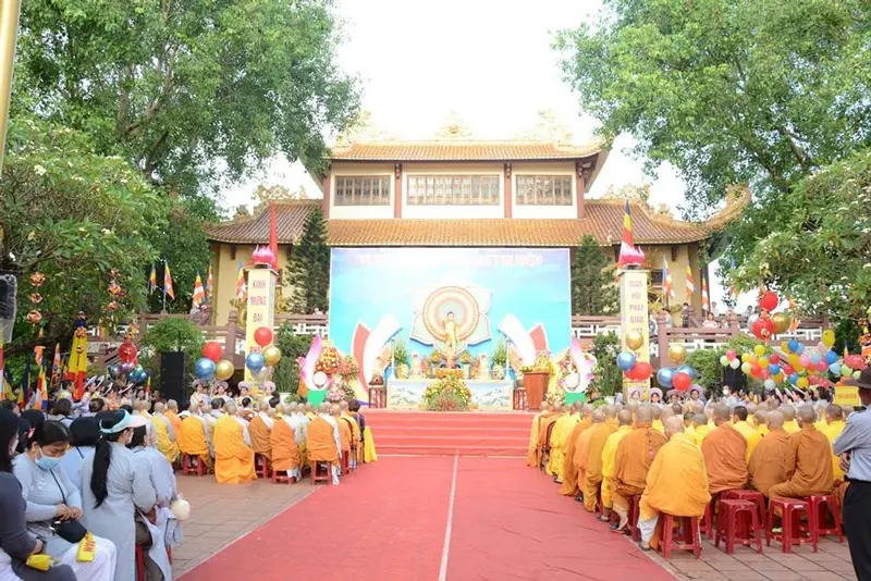 V&atilde;n cảnh ch&ugrave;a Ph&aacute;p L&acirc;m Đ&agrave; Nẵng, kh&ocirc;ng gian linh thi&ecirc;ng v&agrave; cổ k&iacute;nh 4