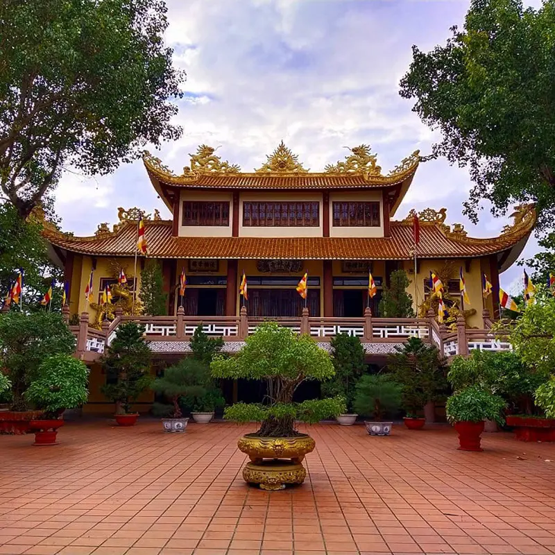 V&atilde;n cảnh ch&ugrave;a Ph&aacute;p L&acirc;m Đ&agrave; Nẵng, kh&ocirc;ng gian linh thi&ecirc;ng v&agrave; cổ k&iacute;nh 3