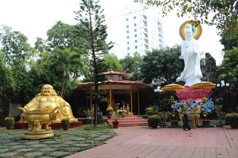 V&atilde;n cảnh ch&ugrave;a Ph&aacute;p L&acirc;m Đ&agrave; Nẵng, kh&ocirc;ng gian linh thi&ecirc;ng v&agrave; cổ k&iacute;nh 7