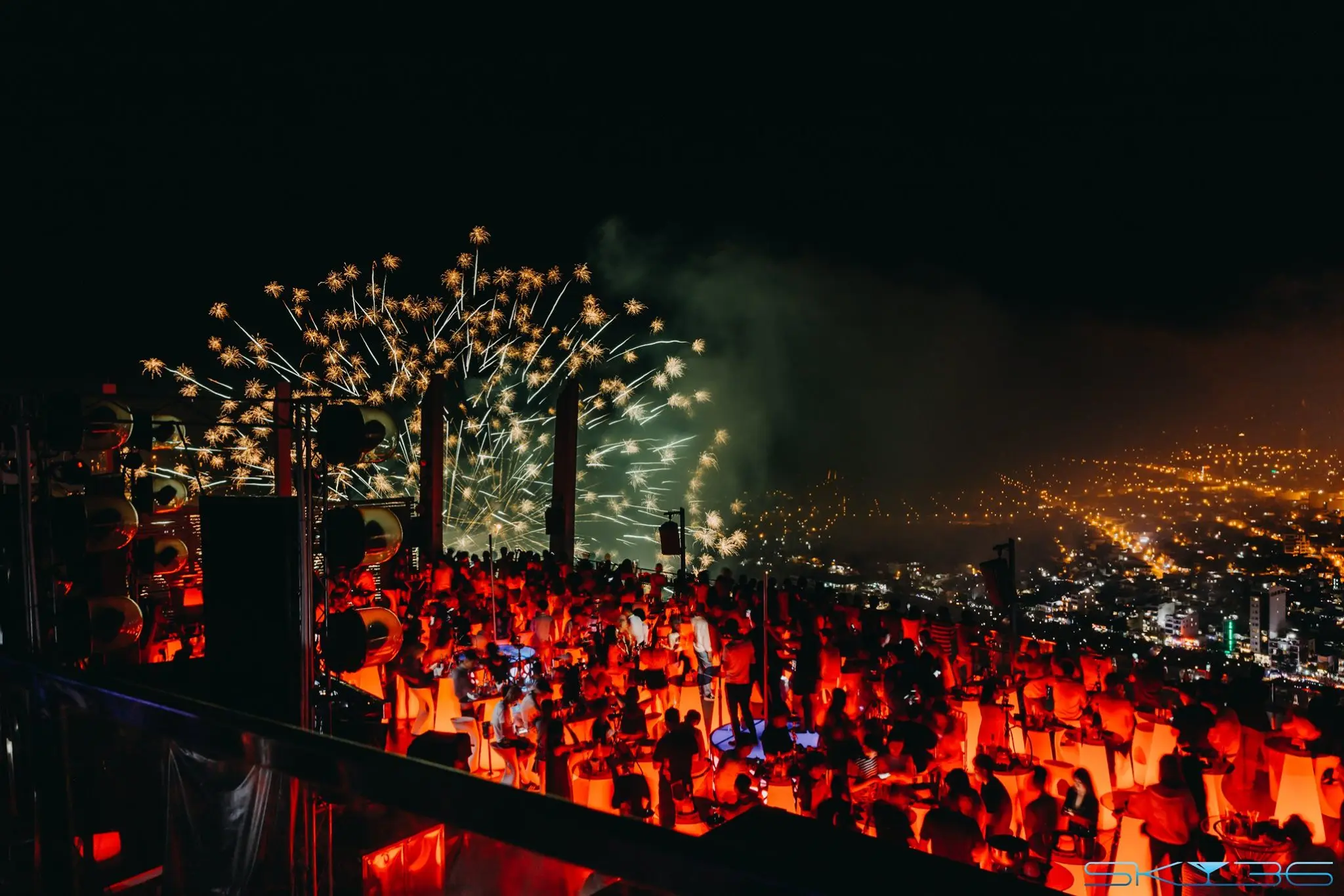 Quẩy hết mình tại Sky Bar 36 – Tọa độ giải trí cao nhất Việt Nam