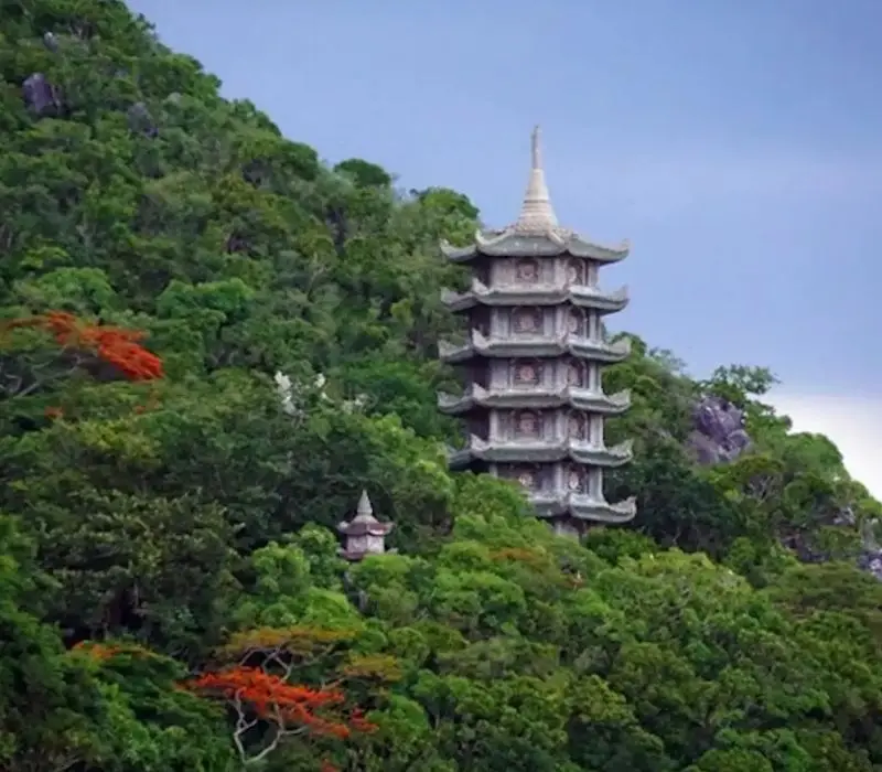 Thăm chùa Linh Ứng Ngũ Hành Sơn cổ nhất “Tam Linh Ứng Tự”
