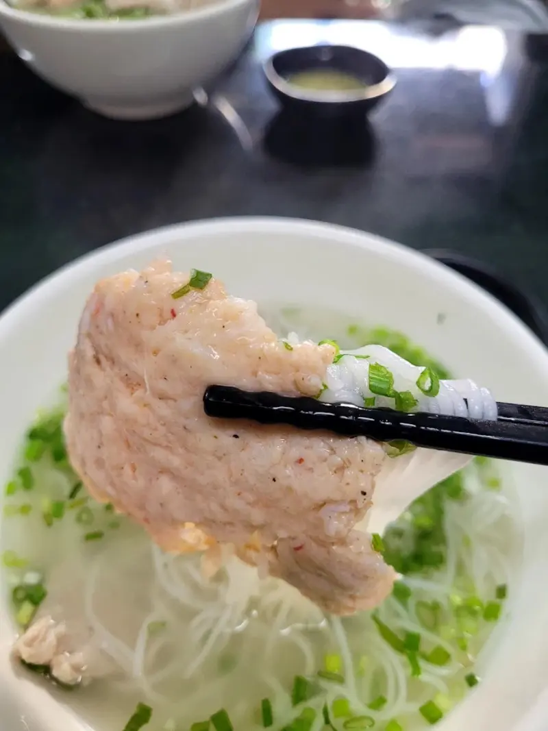 Bún quậy Đà Nẵng: Trải nghiệm đậm vị biển giữa lòng phố 7