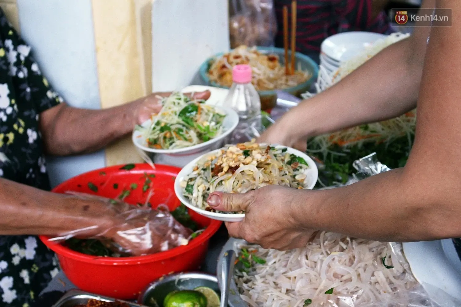 Đậm đ&agrave; hương vị m&iacute;t trộn Đ&agrave; Nẵng - M&oacute;n ngon trứ danh m&agrave; mộc mạc 4