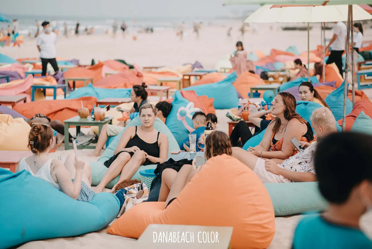 Danabeach Color - Qu&aacute;n c&agrave; ph&ecirc; b&atilde;i biển độc đ&aacute;o giữa l&ograve;ng Đ&agrave; Nẵng 4
