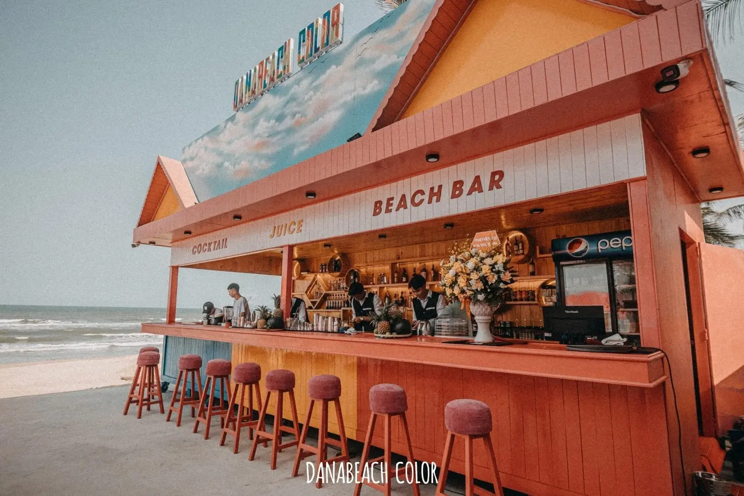 Danabeach Color - Qu&aacute;n c&agrave; ph&ecirc; b&atilde;i biển độc đ&aacute;o giữa l&ograve;ng Đ&agrave; Nẵng 6