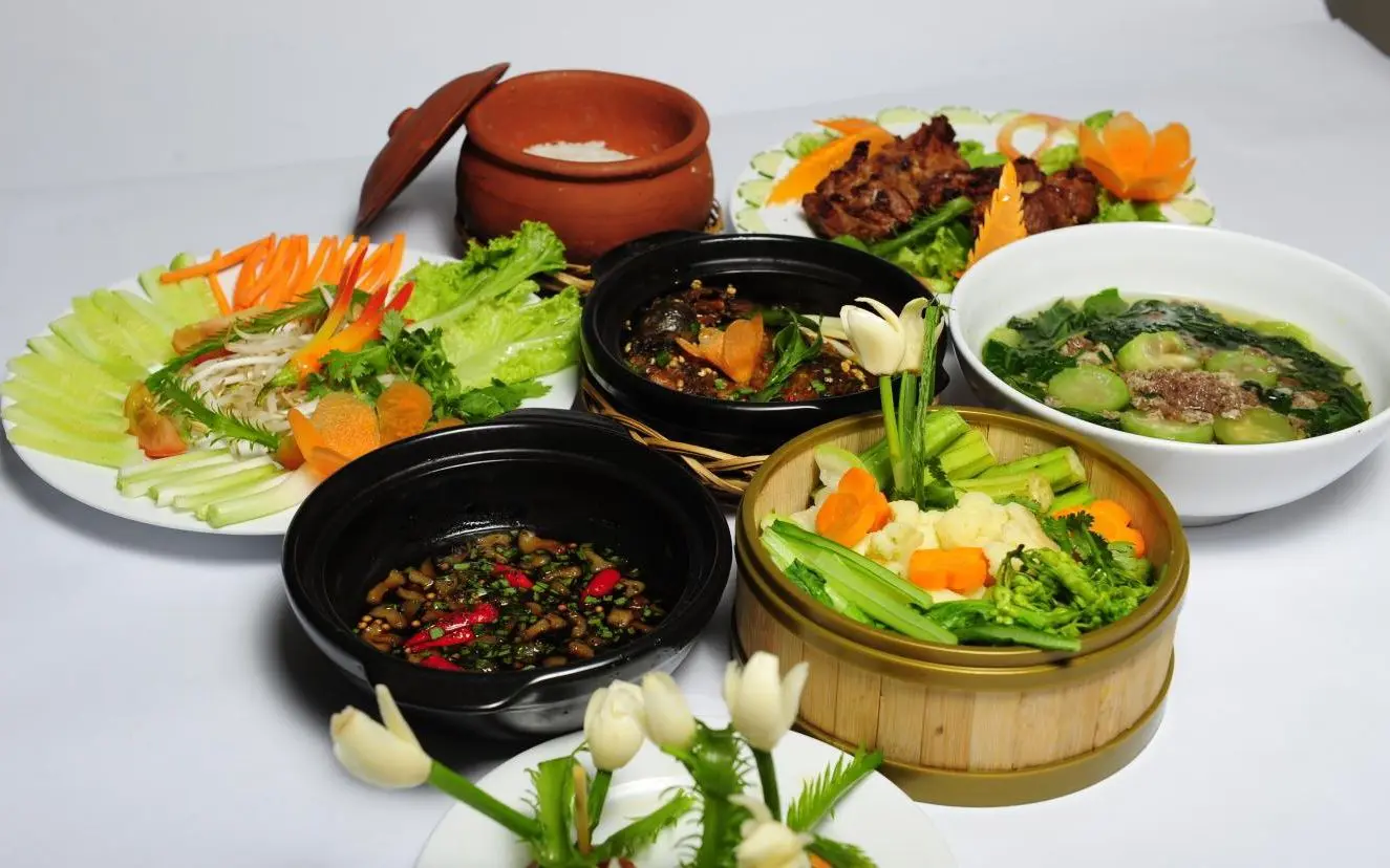 Điểm danh 6 qu&aacute;n ăn trưa Đ&agrave; Nẵng ngon b&aacute; ch&aacute;y 8