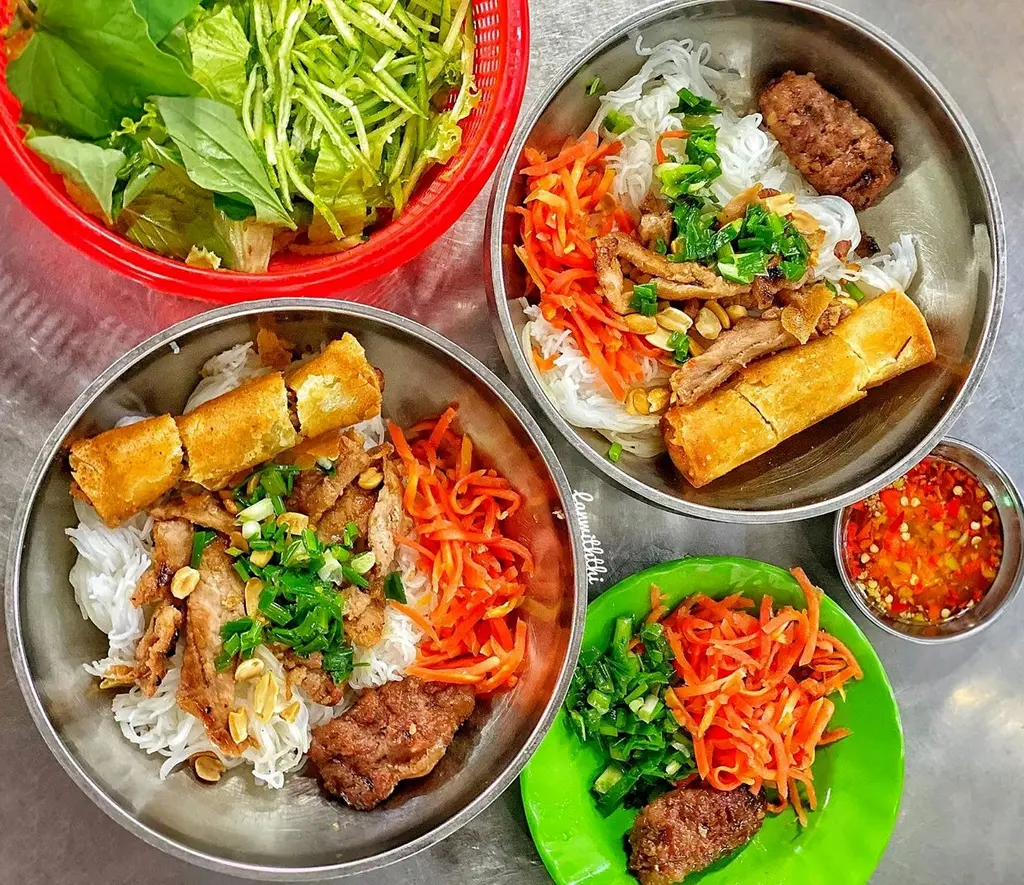Gh&eacute; ngay top 6 qu&aacute;n b&uacute;n thịt nướng nem lụi Đ&agrave; Nẵng thưởng thức đặc sản 8