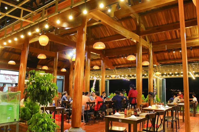 Gợi &yacute; 18 nh&agrave; h&agrave;ng Đ&agrave; Nẵng ngon, kh&ocirc;ng gian đẹp nhất 9