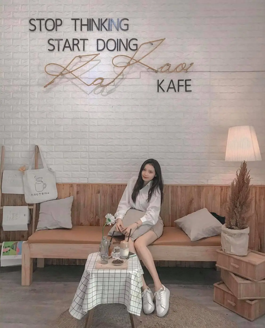 Hạ c&aacute;nh KAKAO KAFE &ndash; Nơi ra đời những bộ ảnh đậm chất H&agrave;n 8