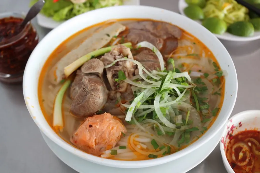 M&ecirc; mẩn B&uacute;n b&ograve; Huế b&agrave; Thương thơm ngon nức tiếng 4