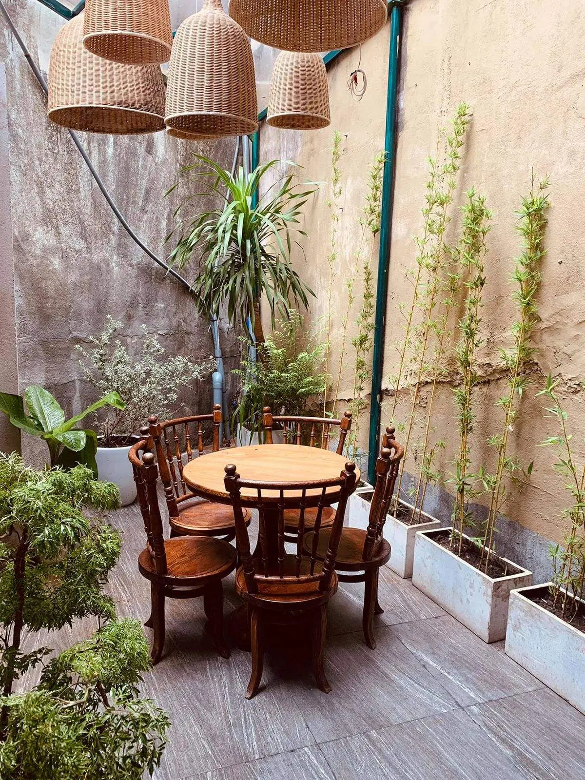 Muốn họp mặt bạn b&egrave;, nhớ ngay đến Fil&rsquo;s Cafe 6