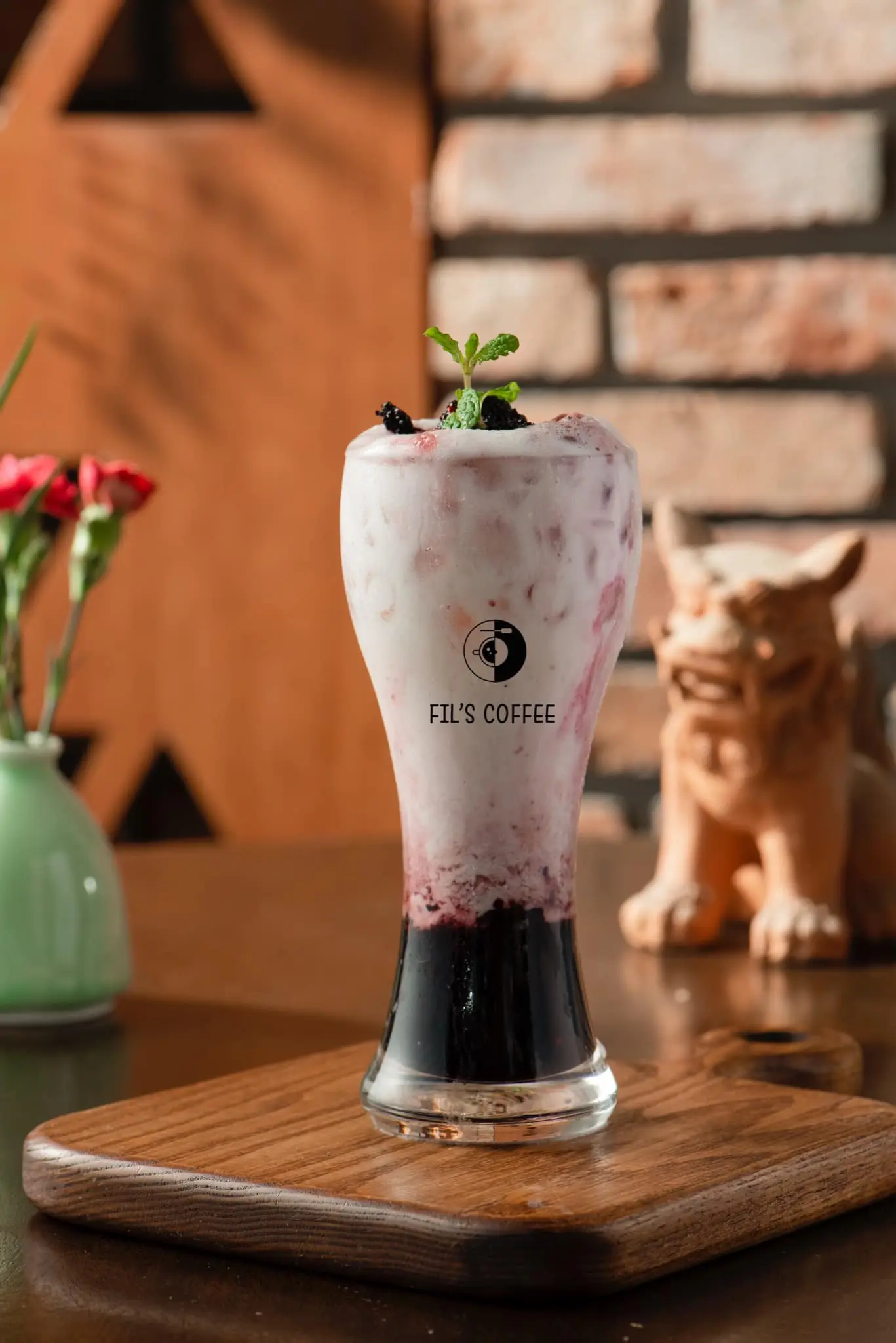 Muốn họp mặt bạn b&egrave;, nhớ ngay đến Fil&rsquo;s Cafe 7
