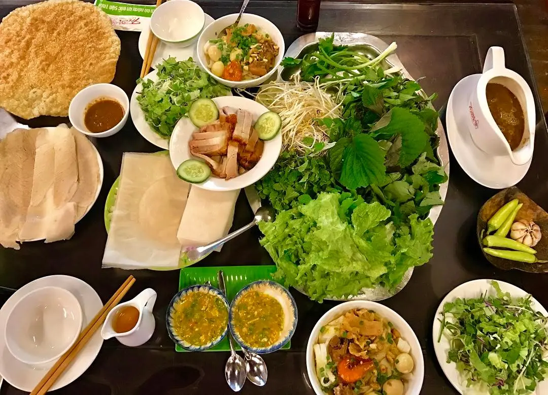 Muốn t&igrave;m qu&aacute;n b&aacute;nh tr&aacute;ng cuốn thịt heo Đ&agrave; Nẵng chuẩn vị phải bỏ t&uacute;i ngay danh s&aacute;ch n&agrave;y 7