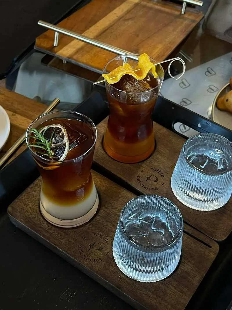 P Coffee: Kh&ocirc;ng gian cafe sang trọng giữa l&ograve;ng Đ&agrave; Nẵng 10