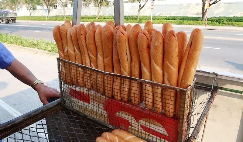 Săn lùng 10 quán bánh mì que Đà Nẵng nổi tiếng ăn là ghiền 8