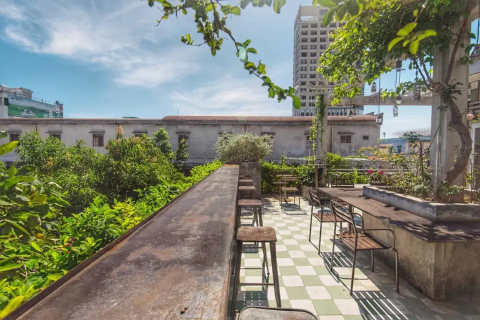 The 59 Caf&eacute; &ndash; Qu&aacute;n caf&eacute; n&uacute;p hẻm với vẻ đẹp ho&agrave;i cổ đặc biệt 4