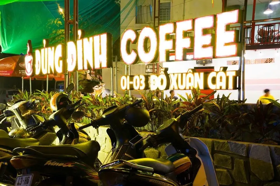 Thong thả gh&eacute; đến Đủng Đỉnh Coffee ngắm hồ c&aacute; Koi si&ecirc;u xịn 2